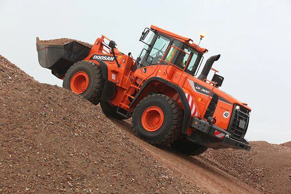 Челен товарач DOOSAN DL300-5, снимка 2 - Индустриална техника - 22931914