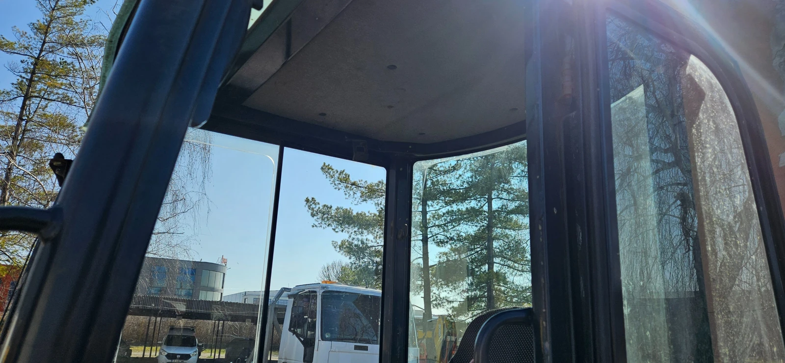 Багер Hitachi ZX-18, снимка 6 - Индустриална техника - 53747888