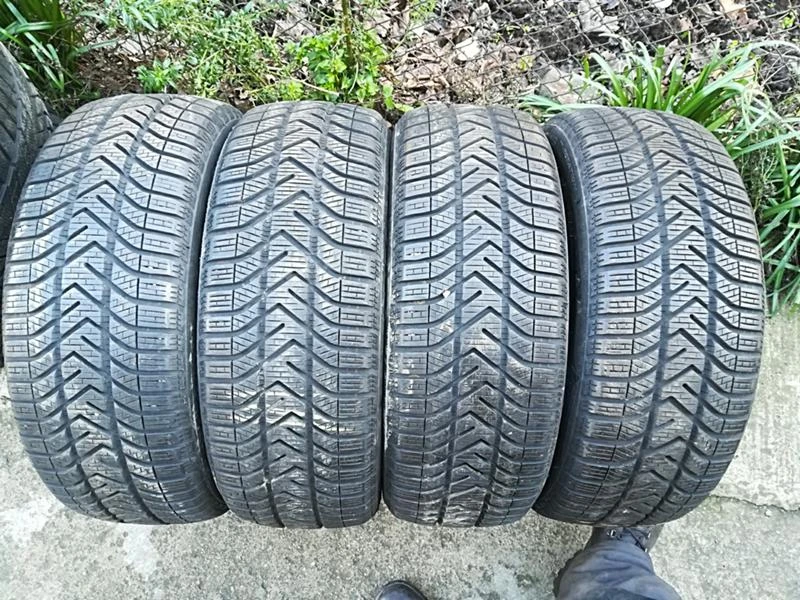 Гуми Зимни 205/55R16, снимка 1 - Гуми и джанти - 23733053