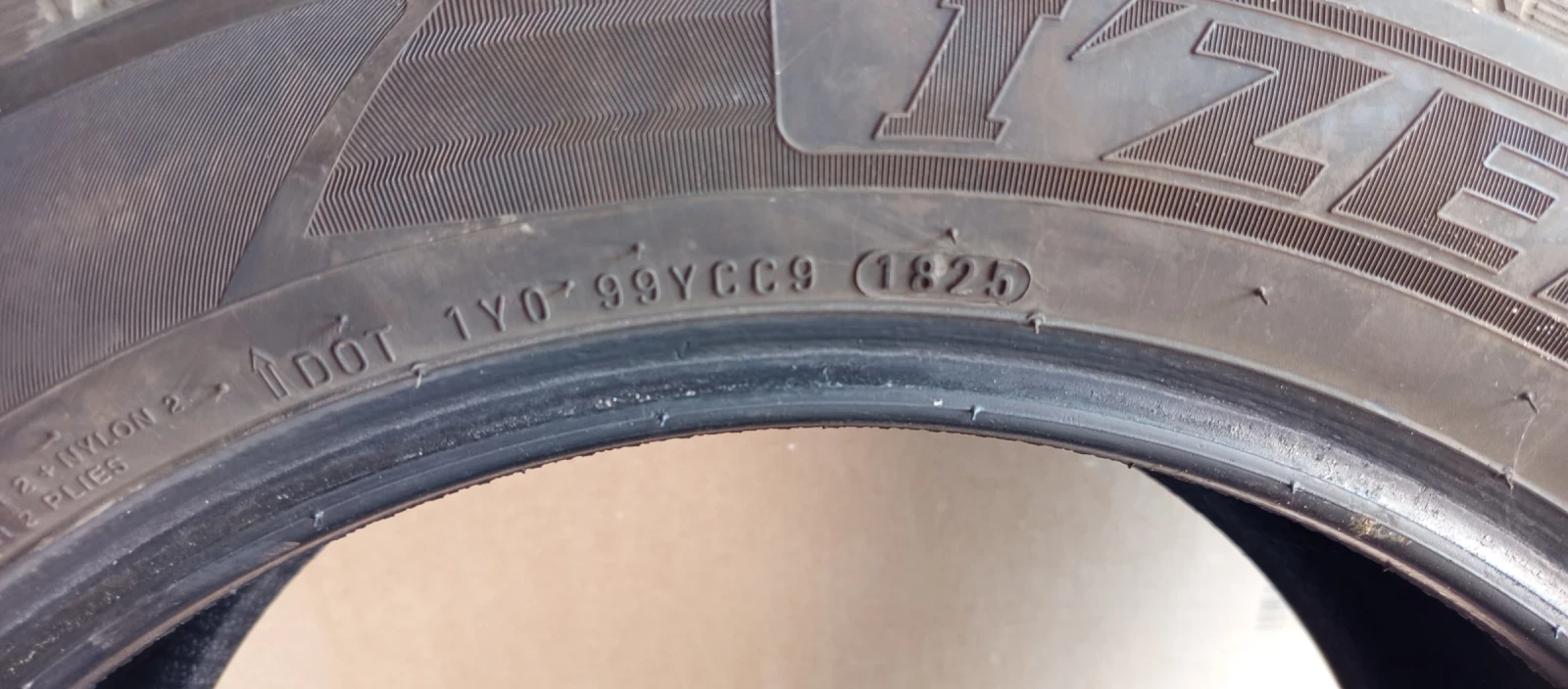 Гуми Зимни 215/55R17, снимка 2 - Гуми и джанти - 55607462
