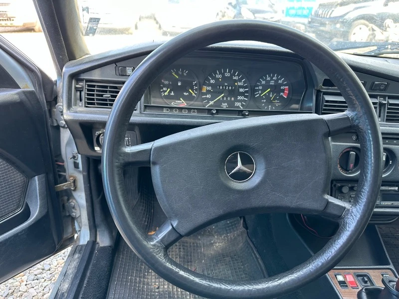 Mercedes-Benz 190, снимка 4 - Автомобили и джипове - 44513322