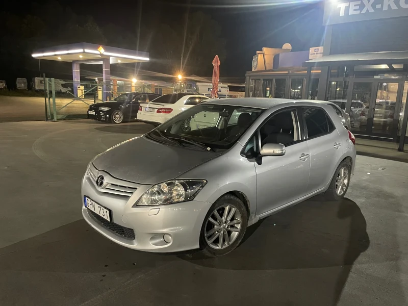 Toyota Auris, снимка 1 - Автомобили и джипове - 46614497