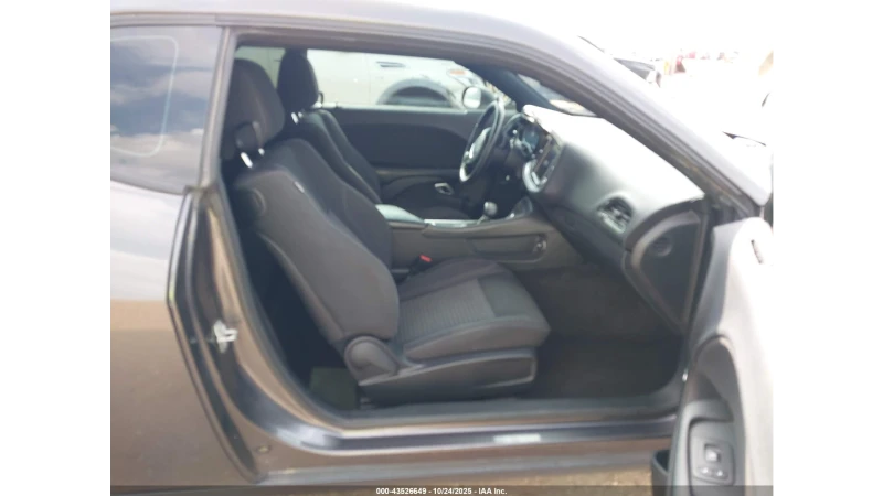 Dodge Challenger SXT , снимка 12 - Автомобили и джипове - 52755759