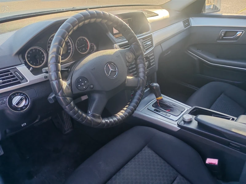 Mercedes-Benz E 220, снимка 10 - Автомобили и джипове - 52938080