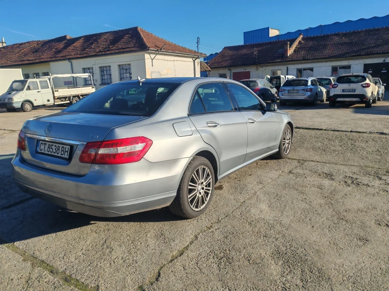 Mercedes-Benz E 220, снимка 4 - Автомобили и джипове - 52938080