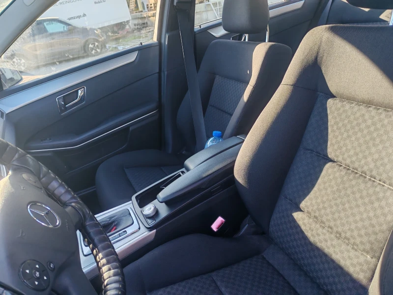 Mercedes-Benz E 220, снимка 11 - Автомобили и джипове - 52938080