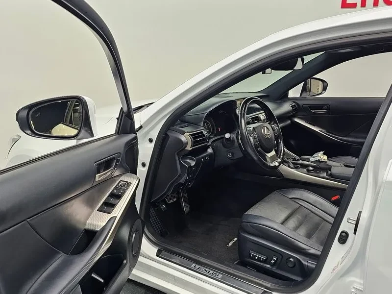 Lexus IS 200 t F-Sport, снимка 9 - Автомобили и джипове - 55526354