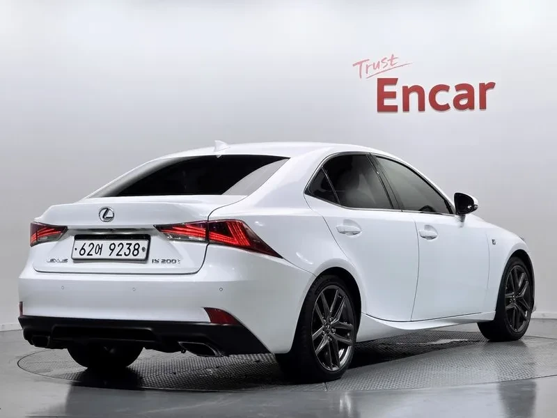Lexus IS 200 t F-Sport, снимка 2 - Автомобили и джипове - 55526354