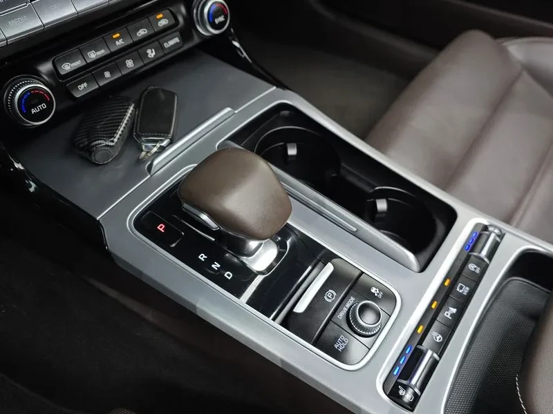 Kia Stinger 3.3 TURBO GT* HEAD UP* 360* ���������* ������� | Mobile.bg � ����������� 9