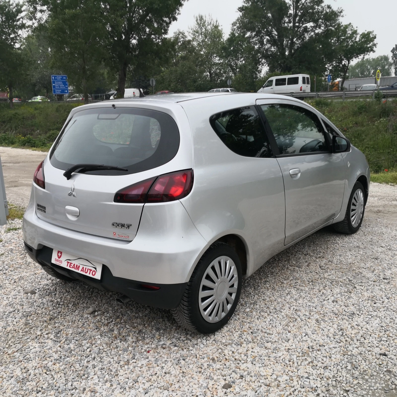 Mitsubishi Colt 1.3 I SWISS - изображение 8