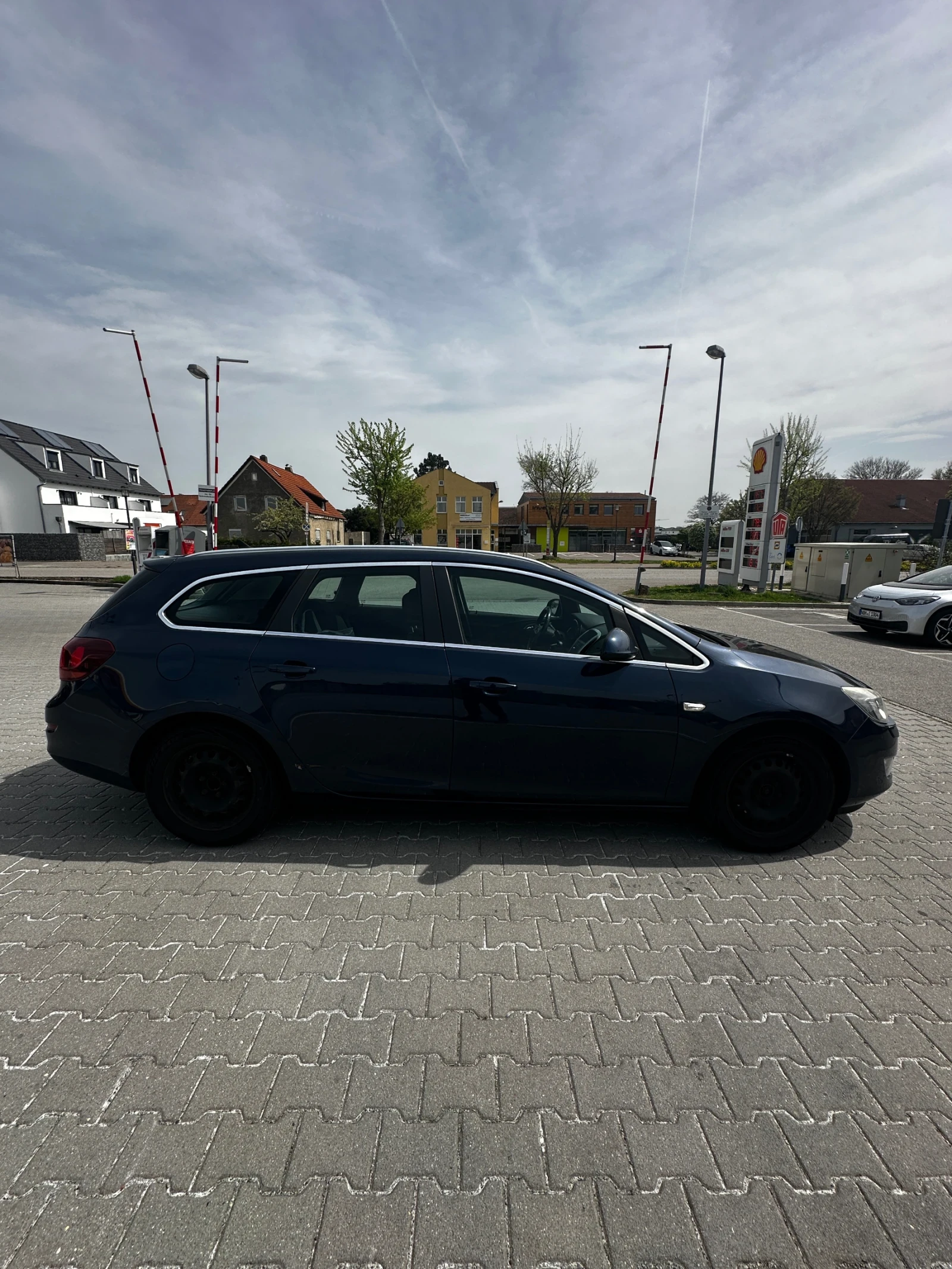 Opel Astra 1, 7 125кс Sports Tourer - изображение 4