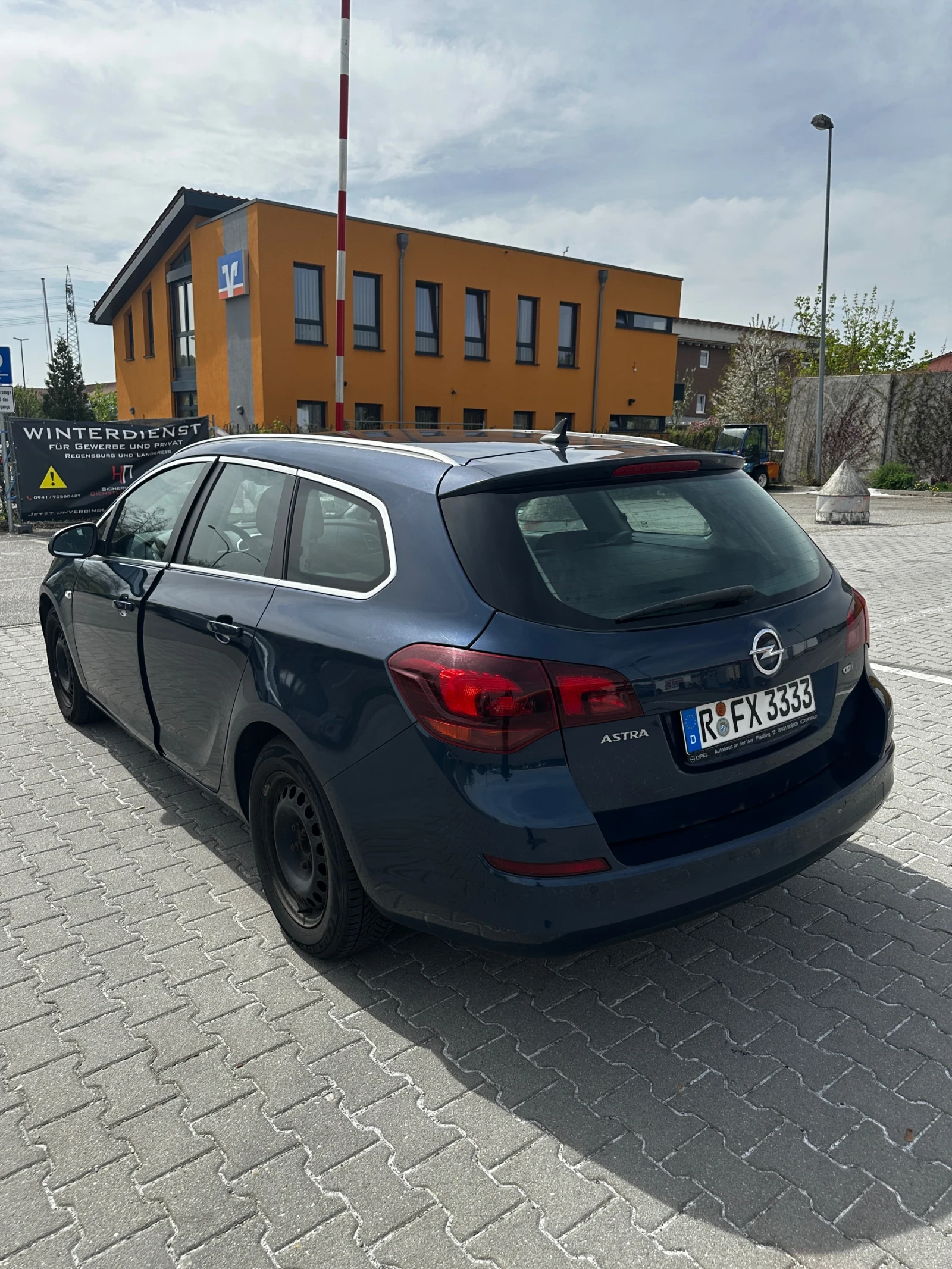 Opel Astra 1, 7 125кс Sports Tourer - изображение 6