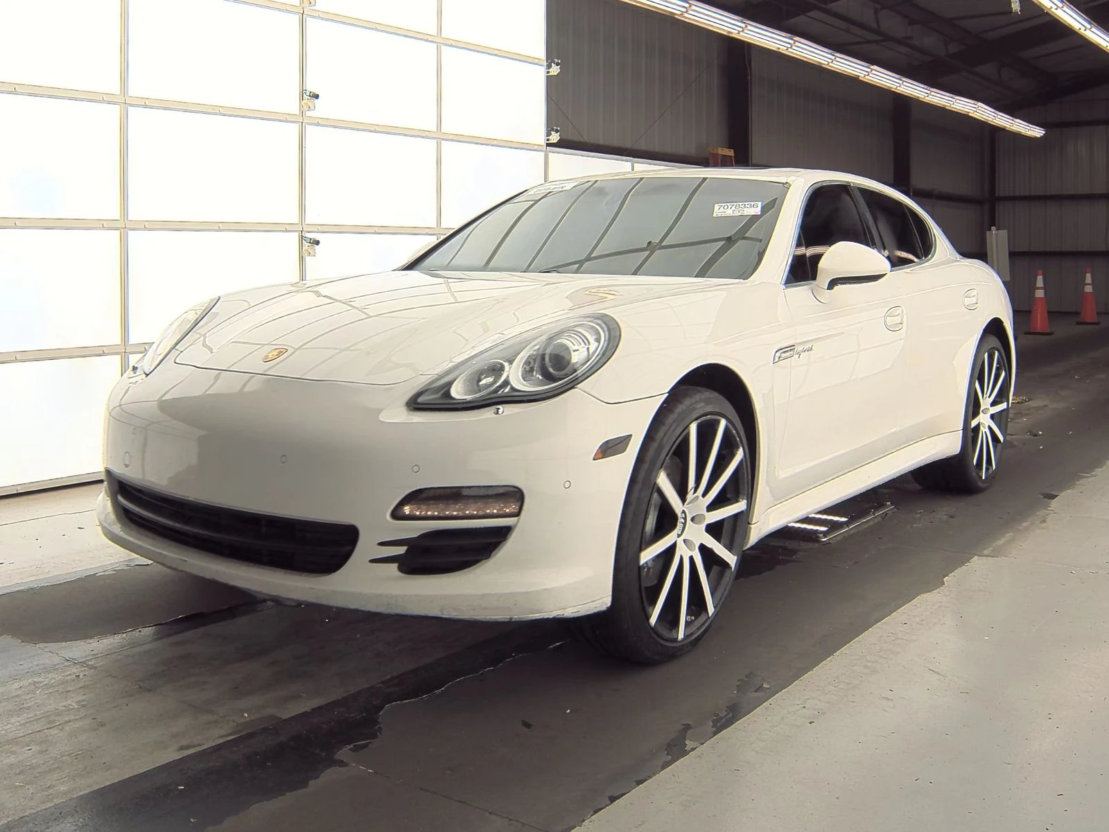 Porsche Panamera S* HYBRID* BOSE* NAVI* ПОДГРЕВ* КАМЕРА* ПАМЕТ* ШОУ - изображение 2