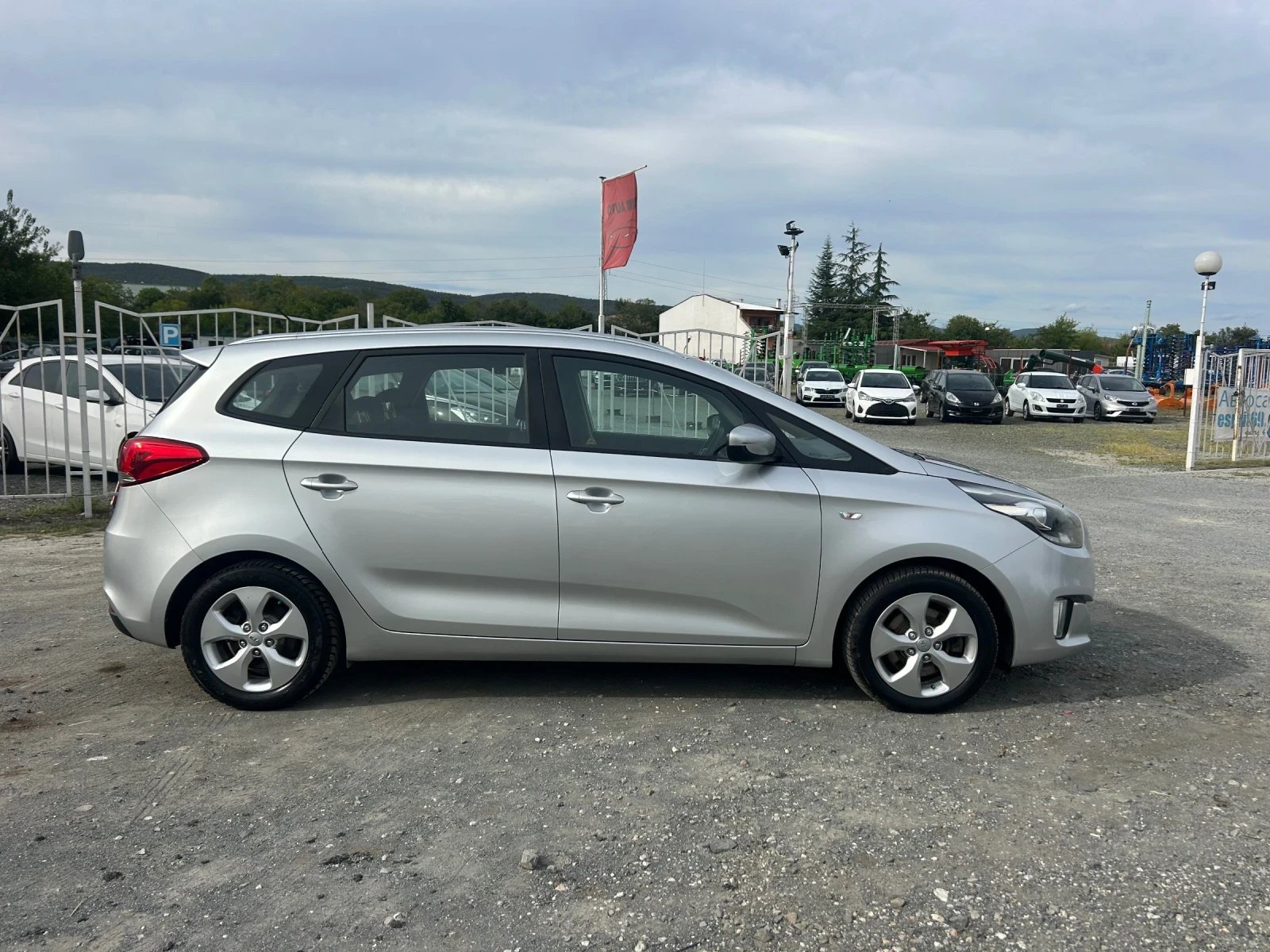 Kia Carens 1.7 CRDI - 136 кс / 6+ 1 / РЕАЛНИ 161 000 / ЕВРО5J - изображение 4