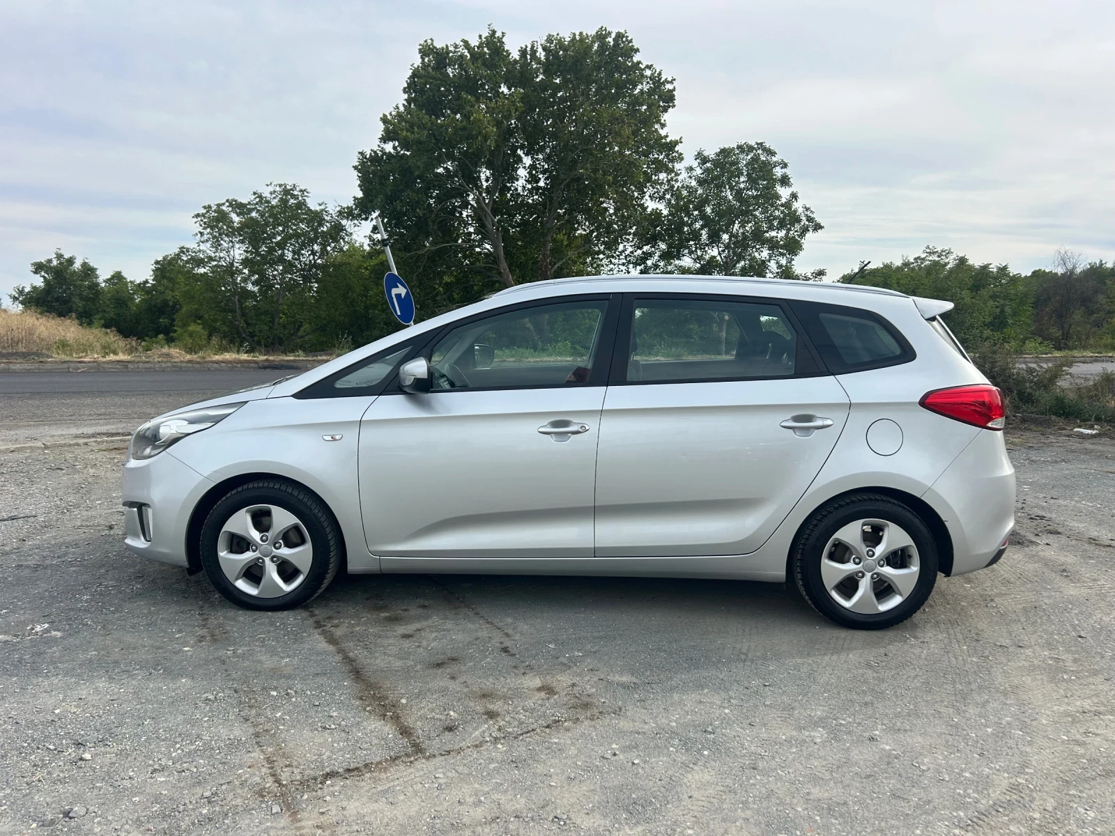 Kia Carens 1.7 CRDI - 136 кс / 6+ 1 / РЕАЛНИ 161 000 / ЕВРО5J - изображение 8