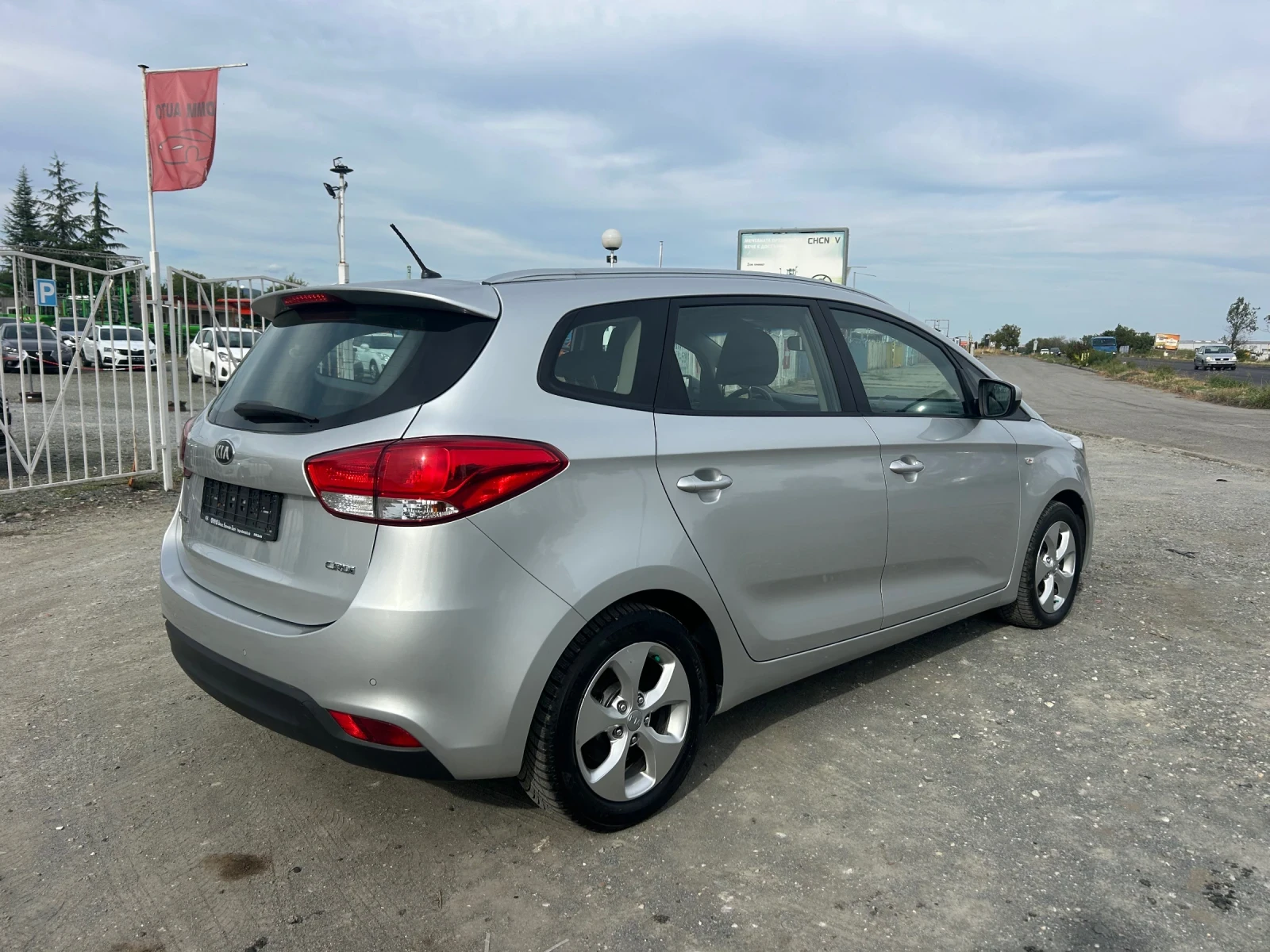 Kia Carens 1.7 CRDI - 136 кс / 6+ 1 / РЕАЛНИ 161 000 / ЕВРО5J - изображение 5