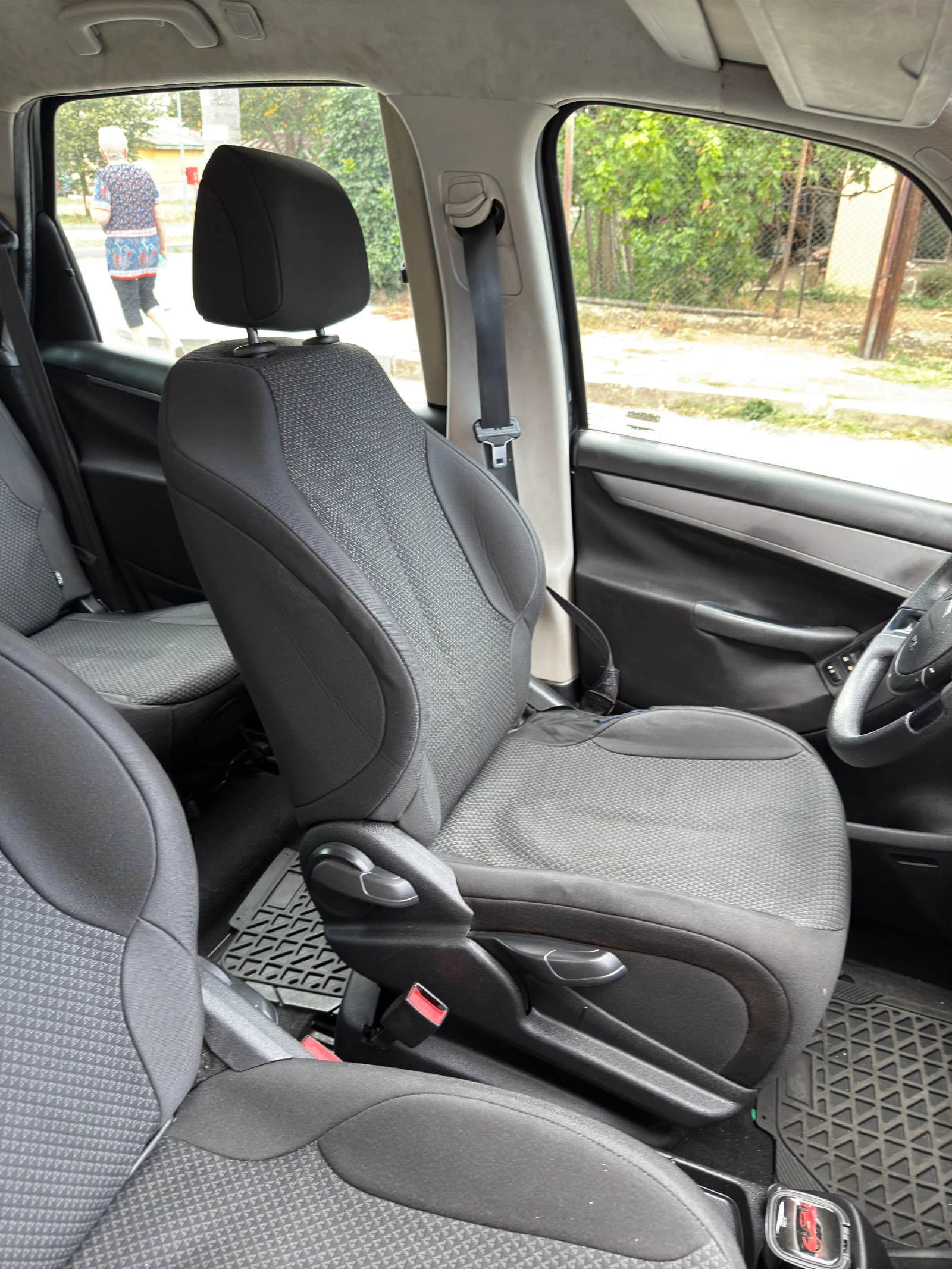 Citroen C4 Picasso 1.6 hdi 109 к.с. - изображение 6