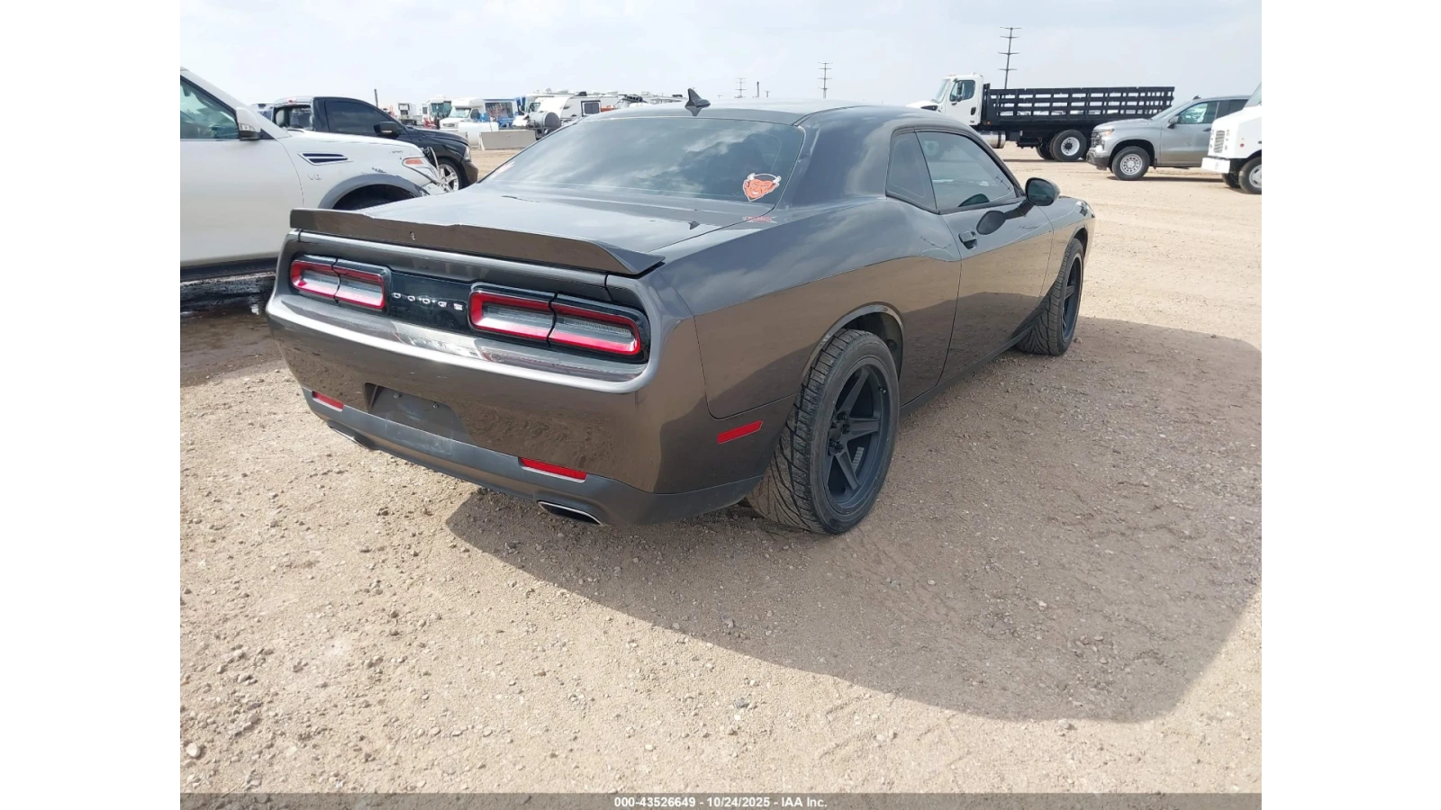 Dodge Challenger SXT  - изображение 10