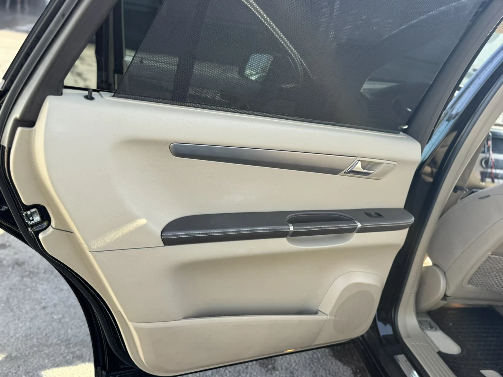 Mercedes-Benz R 350 4MATIC, дълга база, 7 местна, АIRMATIC, снимка 12 - Автомобили и джипове - 53963842