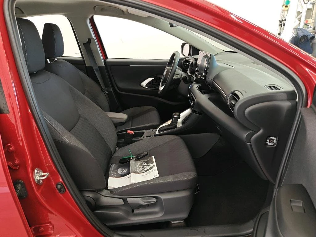 Toyota Yaris 1.5 Dynamic Hybrid, снимка 8 - Автомобили и джипове - 53993629