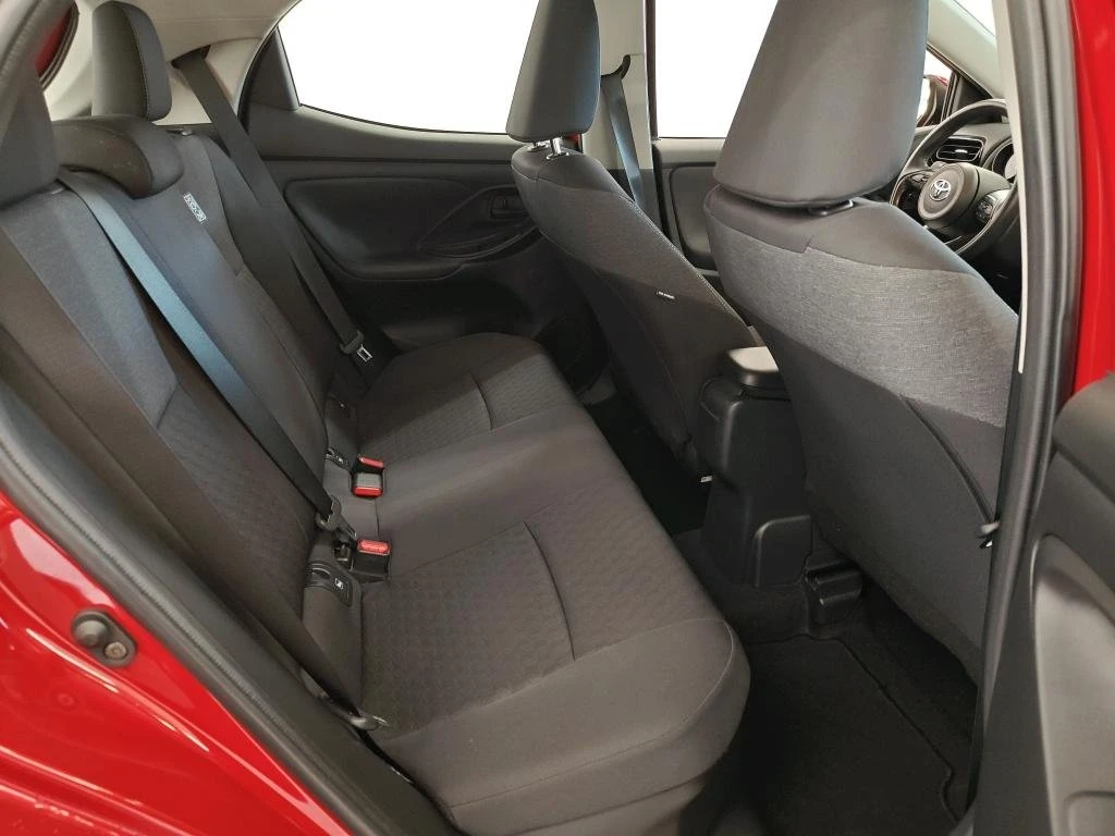 Toyota Yaris 1.5 Dynamic Hybrid, снимка 9 - Автомобили и джипове - 53993629