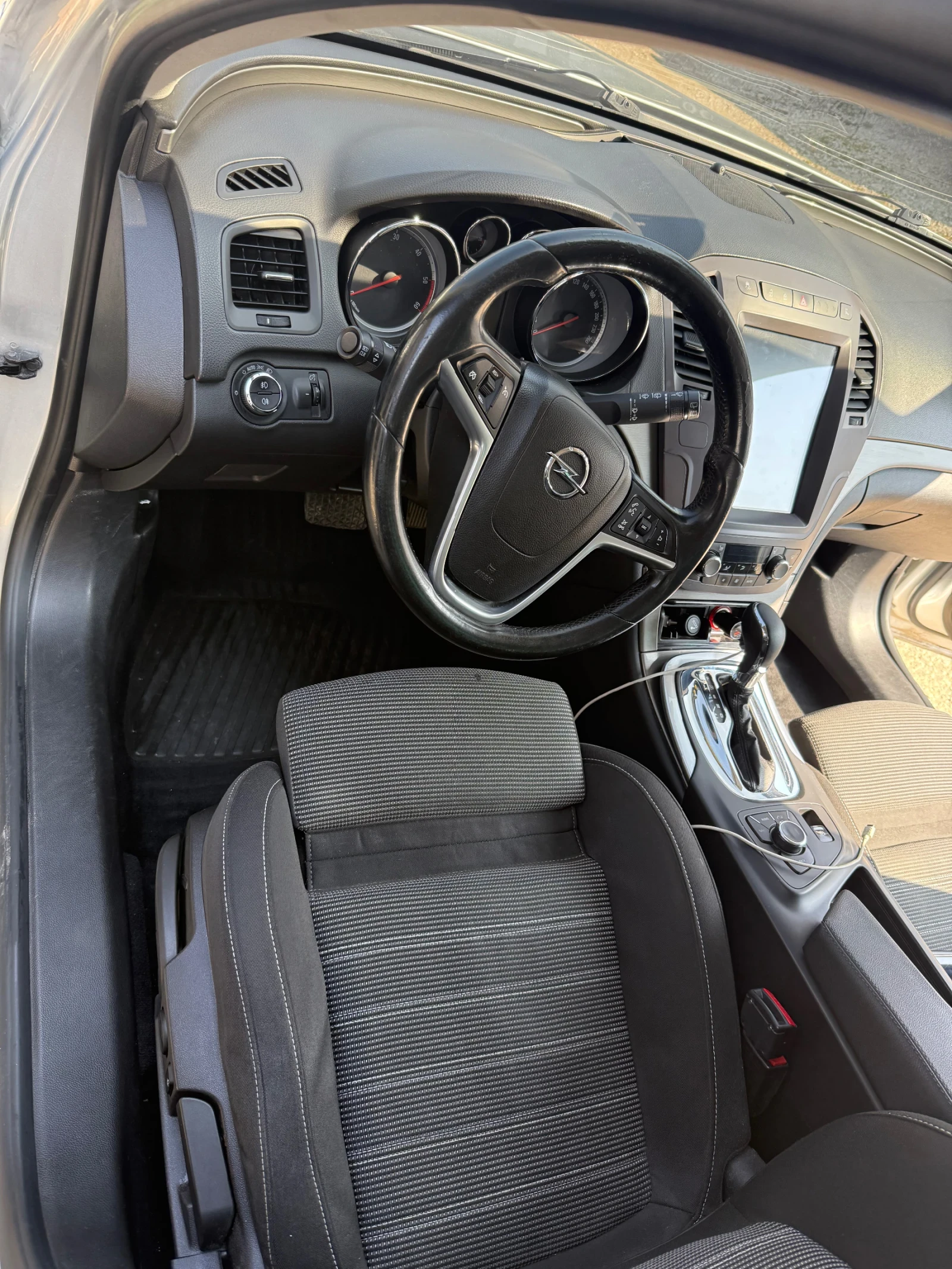 Opel Insignia, снимка 6 - Автомобили и джипове - 54102749