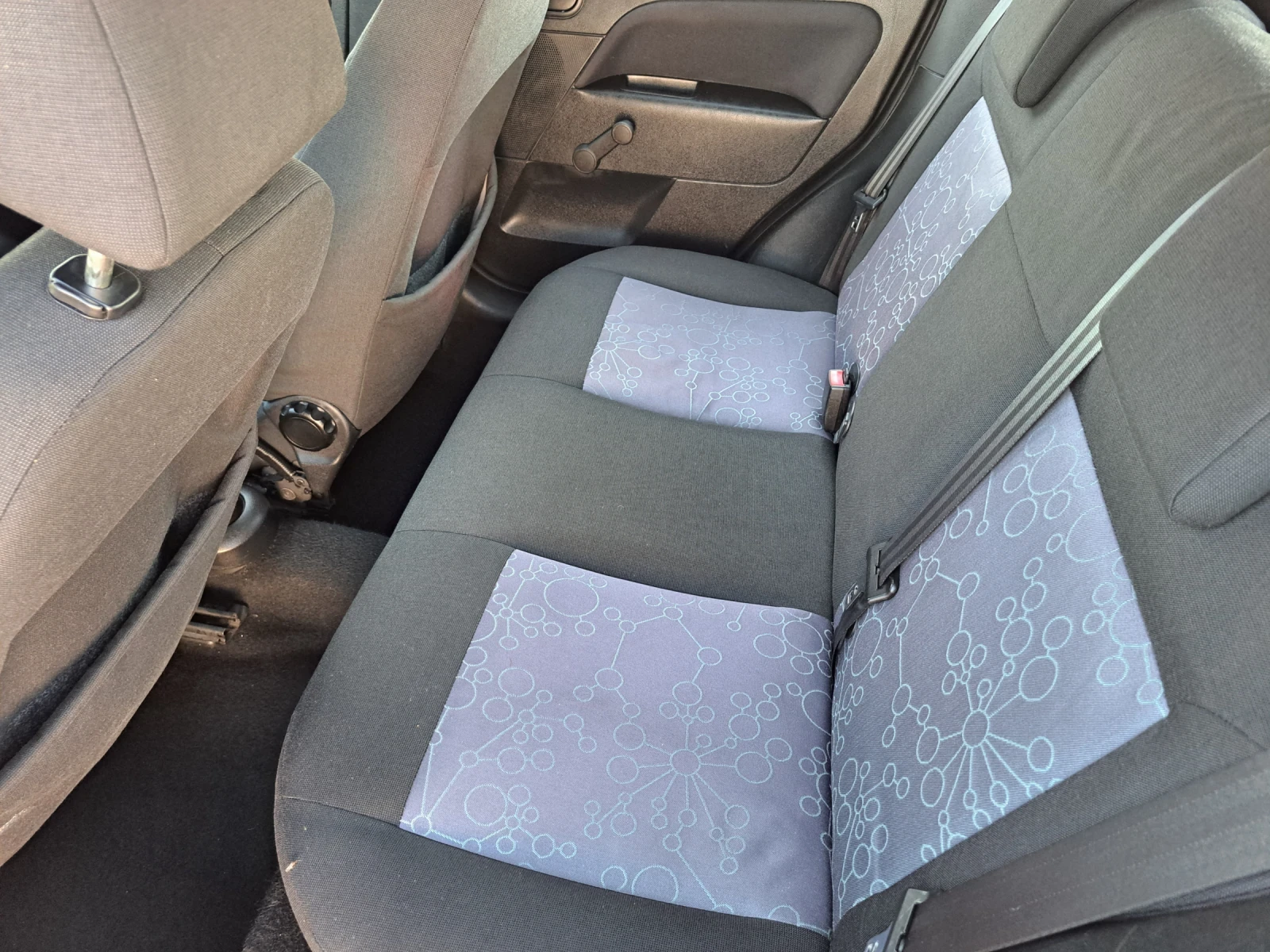 Ford Fiesta 1.3i, снимка 6 - Автомобили и джипове - 54127137