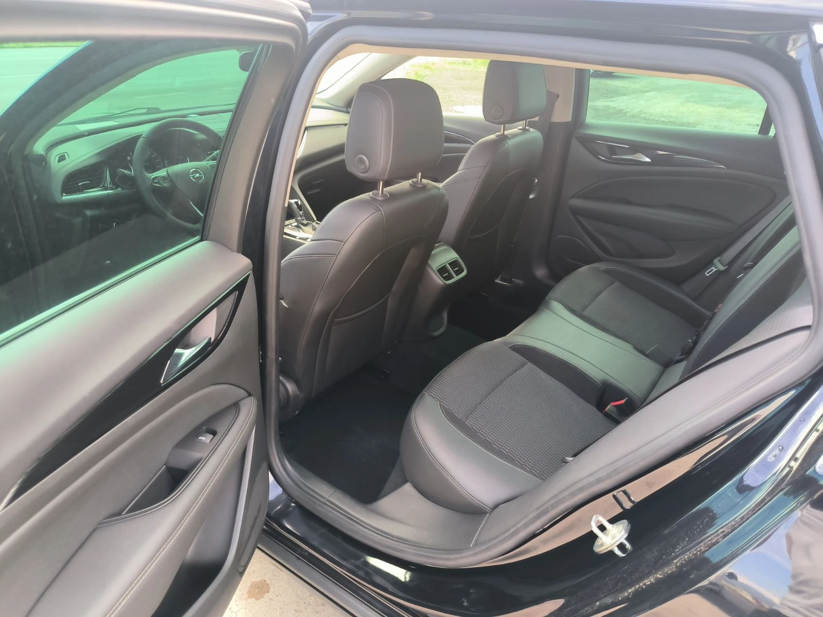 Opel Insignia 1.6d-Navi-Automat-Kamera-Keyless-Euro-6D, снимка 16 - Автомобили и джипове - 54759458