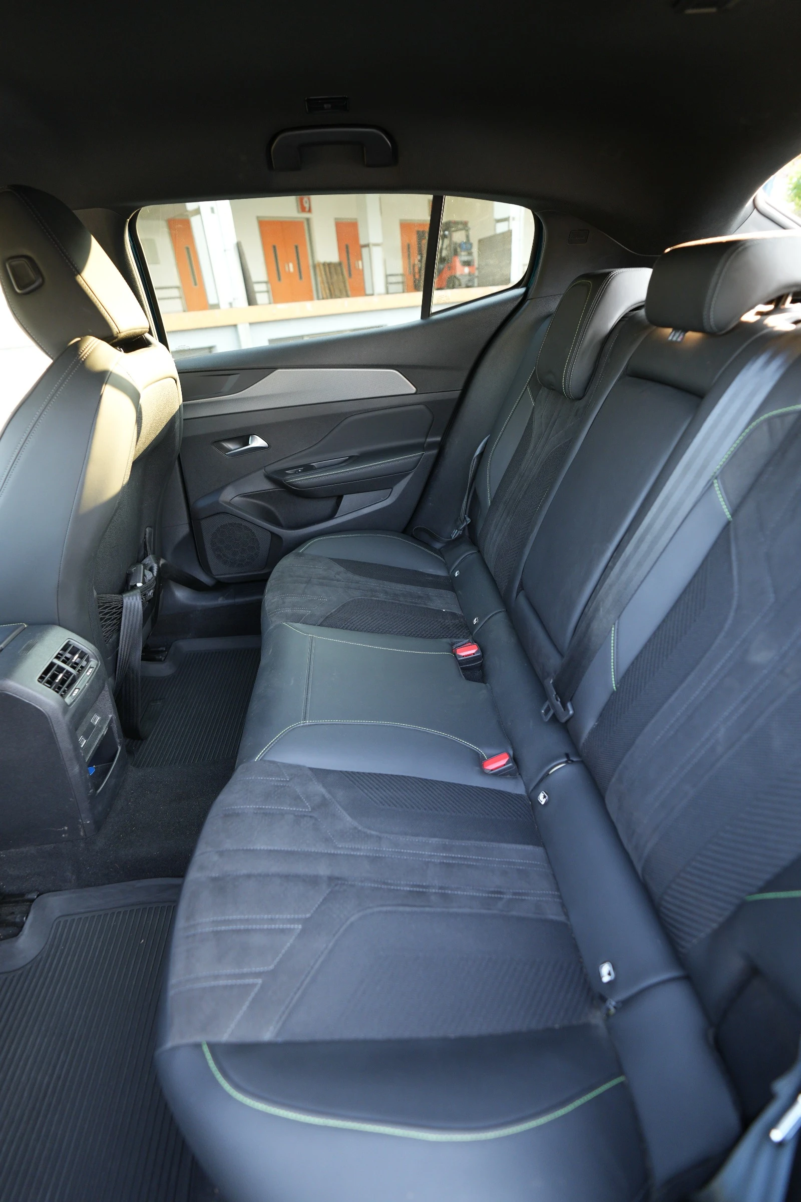 Peugeot 408 GT Гаранция до 2028, снимка 11 - Автомобили и джипове - 55756389