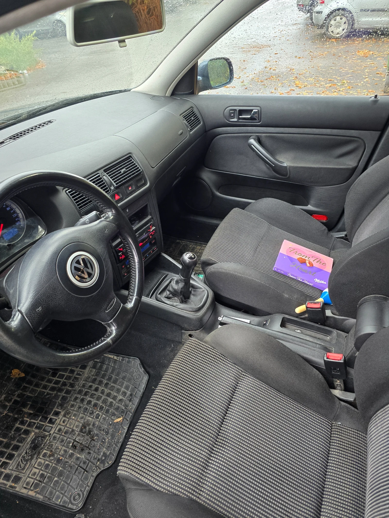 VW Golf 1.6i, снимка 6 - Автомобили и джипове - 56503438
