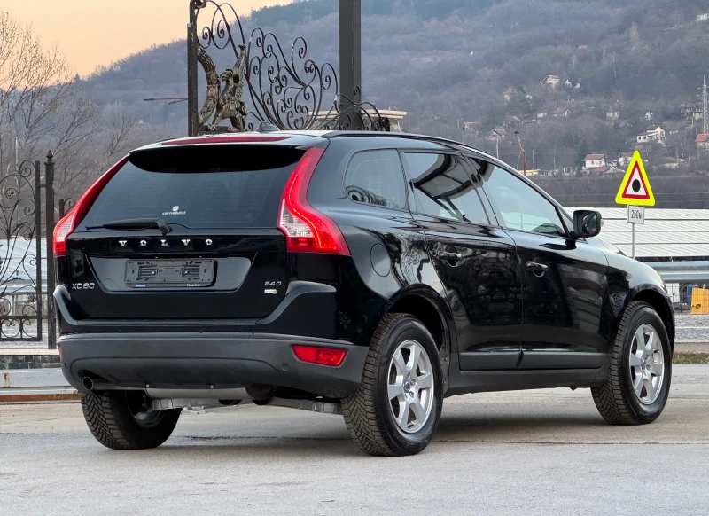 Volvo XC60 2.4D5 ИТАЛИЯ, снимка 6 - Автомобили и джипове - 48339812