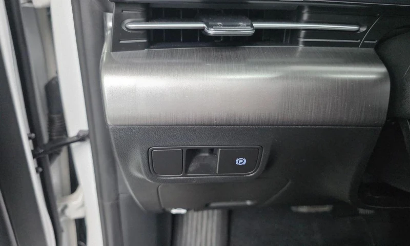 Hyundai Kona Gasoline 1.6 Turbo 2WD Modern, снимка 13 - Автомобили и джипове - 52113024