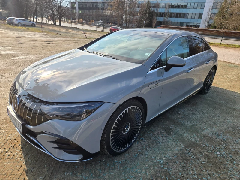 Mercedes-Benz EQE 43 AMG HYPERSCREEN