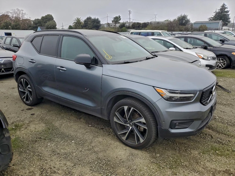 Volvo XC40 T5 MOMENTUM, снимка 4 - Автомобили и джипове - 53481946