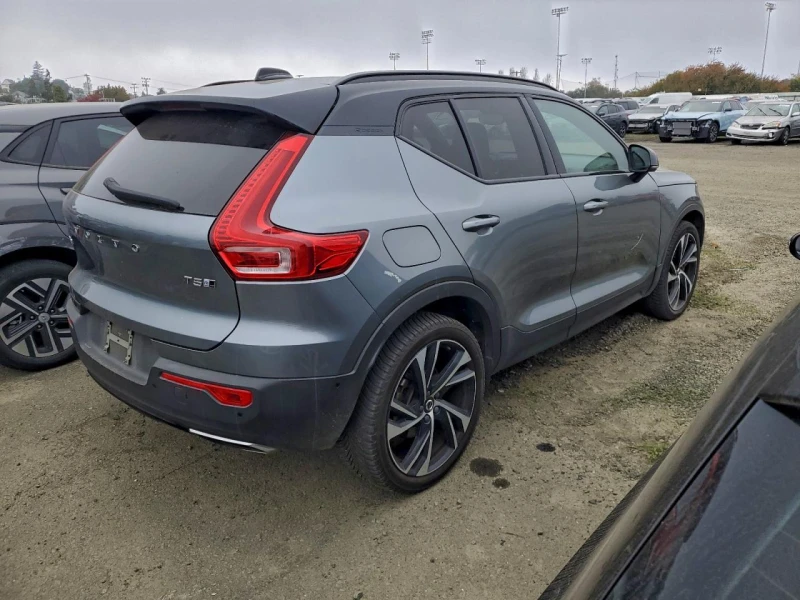 Volvo XC40 T5 MOMENTUM, снимка 3 - Автомобили и джипове - 53481946