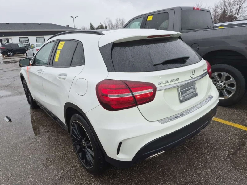 Mercedes-Benz GLA 250 CARFAX /Кожа/Нави/Подгрев/Панорама, снимка 4 - Автомобили и джипове - 53571311