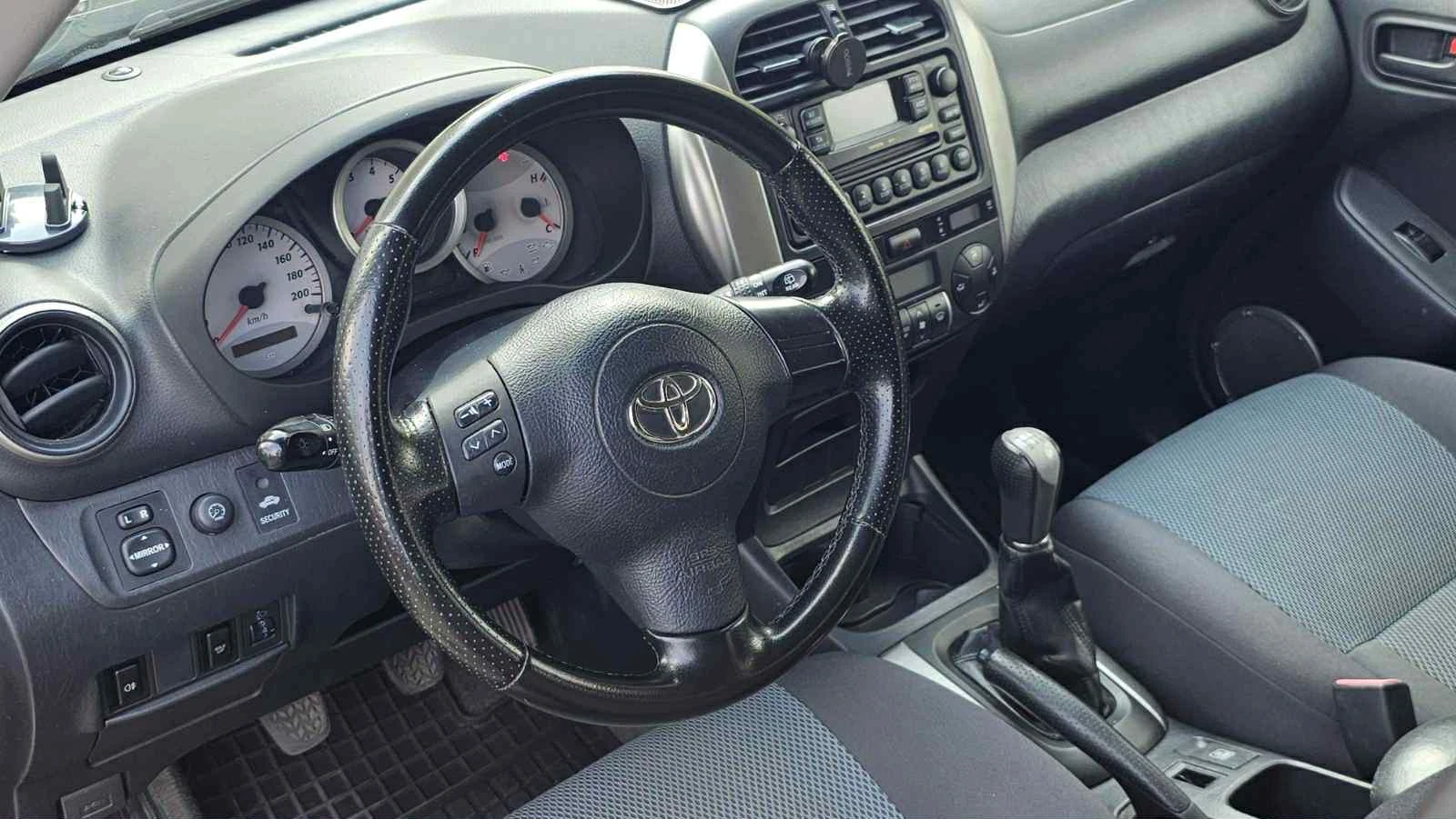 Toyota Rav4  - изображение 8