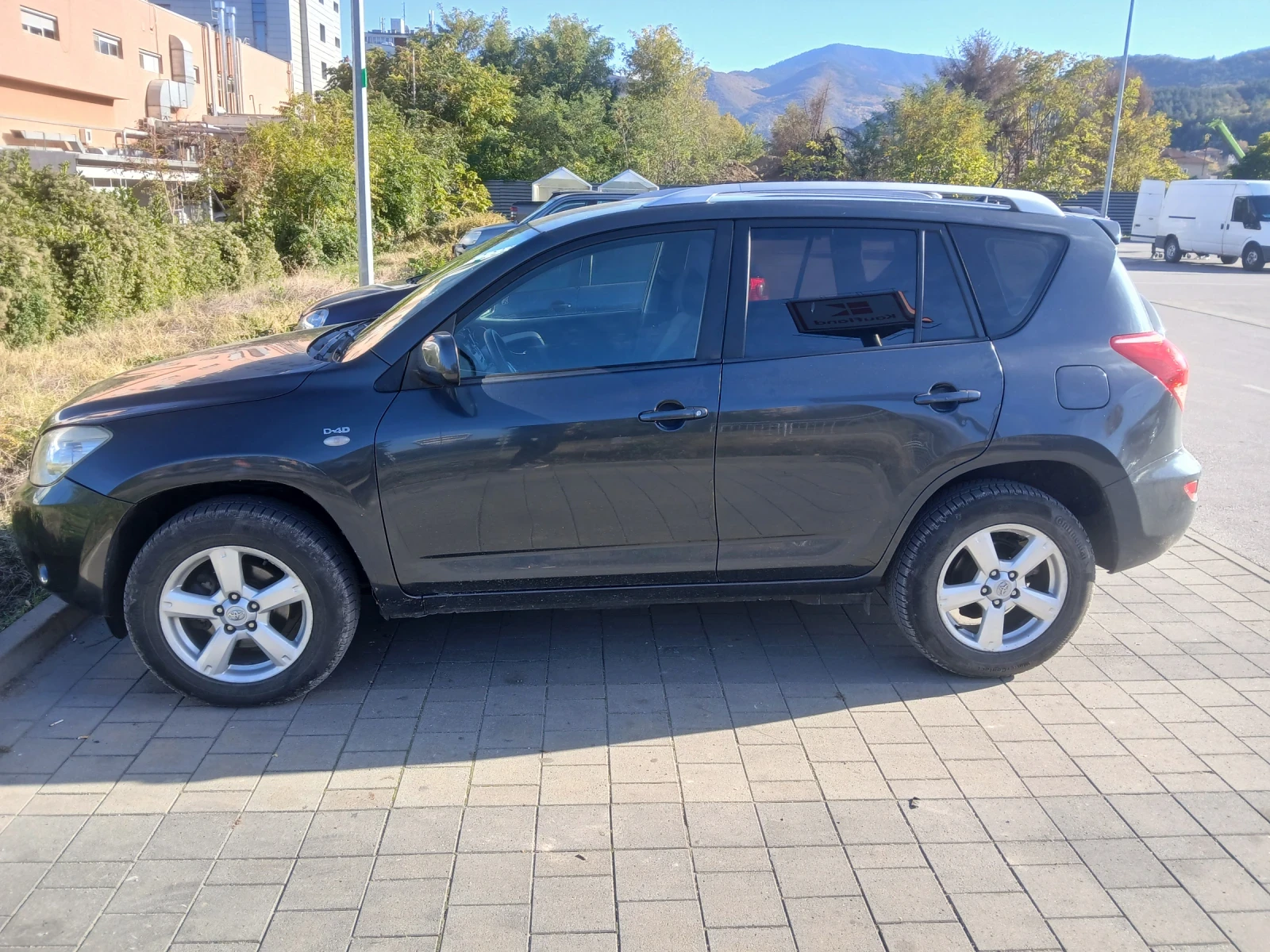 Toyota Rav4 2.2 d4d - изображение 2