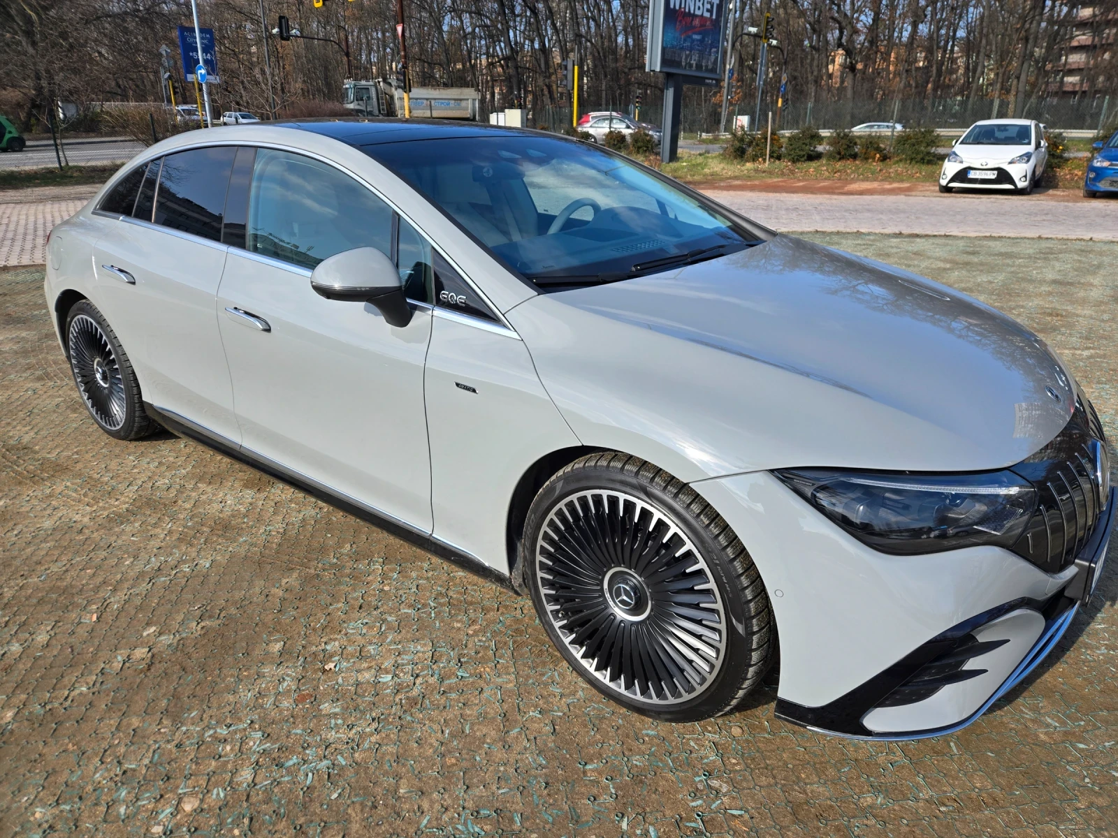 Mercedes-Benz EQE 43 AMG HYPERSCREEN - изображение 8