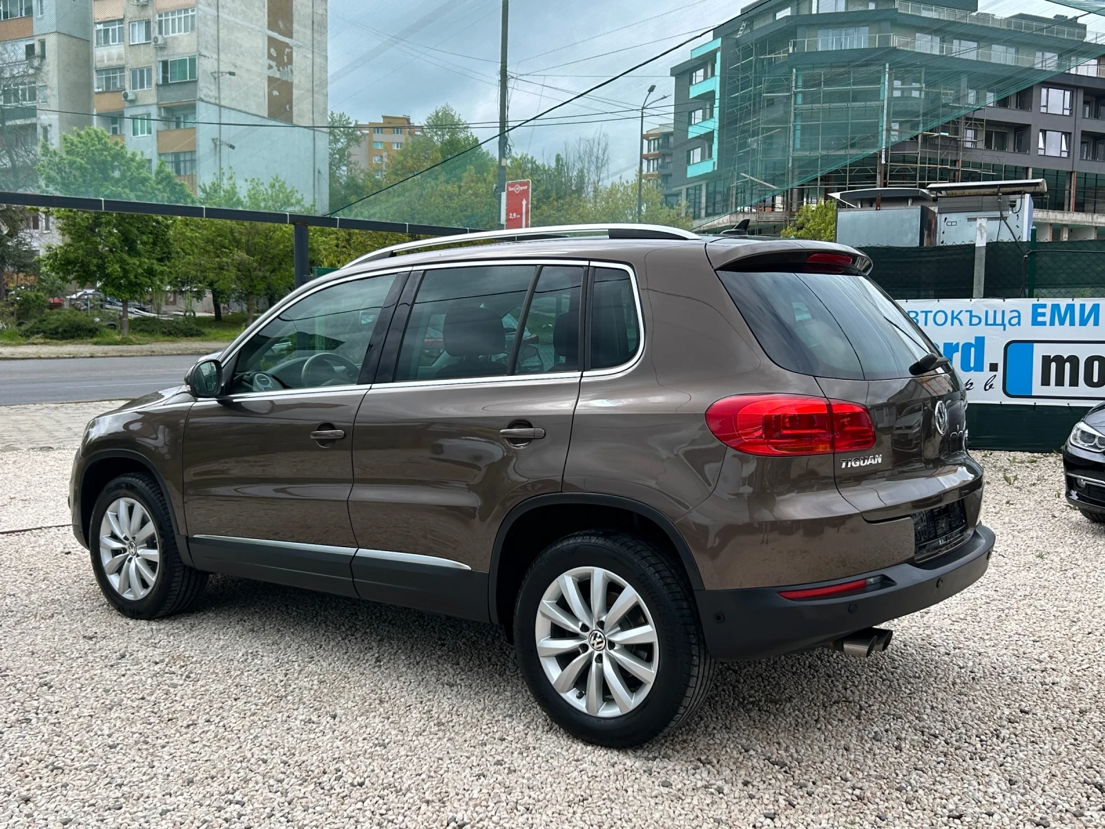 VW Tiguan 2.0 TDI DSG 4x4, снимка 4 - Автомобили и джипове - 53955883