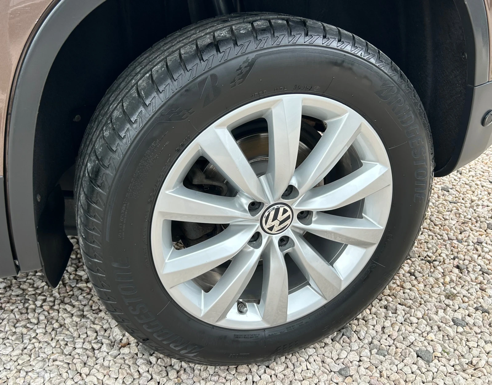 VW Tiguan 2.0 TDI DSG 4x4, снимка 15 - Автомобили и джипове - 53955883