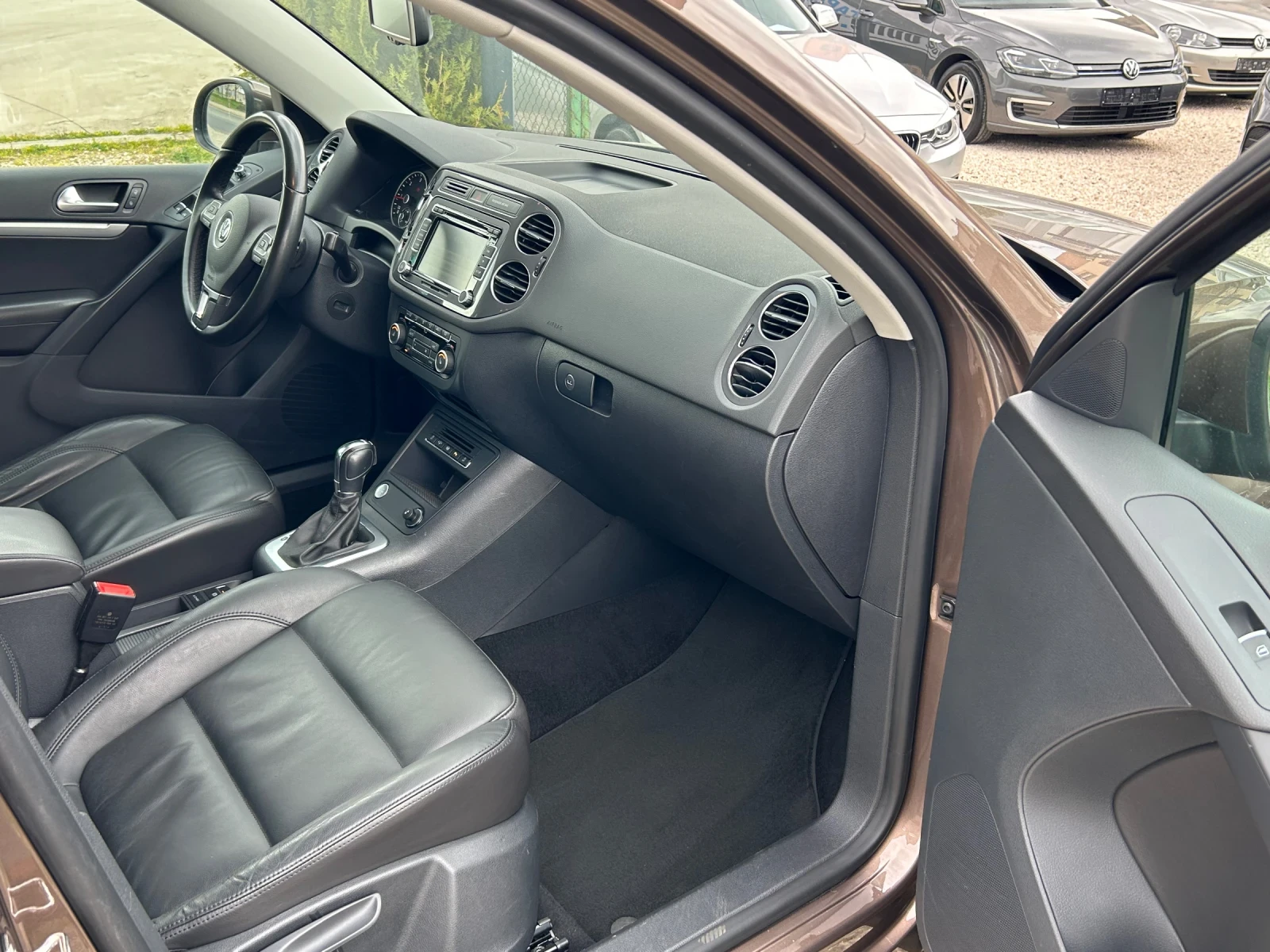 VW Tiguan 2.0 TDI DSG, снимка 9 - Автомобили и джипове - 53955883