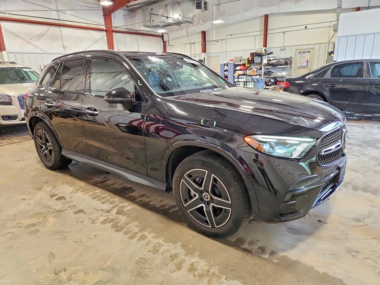 Mercedes-Benz GLC 300 * 4MATIC* DIS* 360* PANO* , снимка 3 - Автомобили и джипове - 54628418