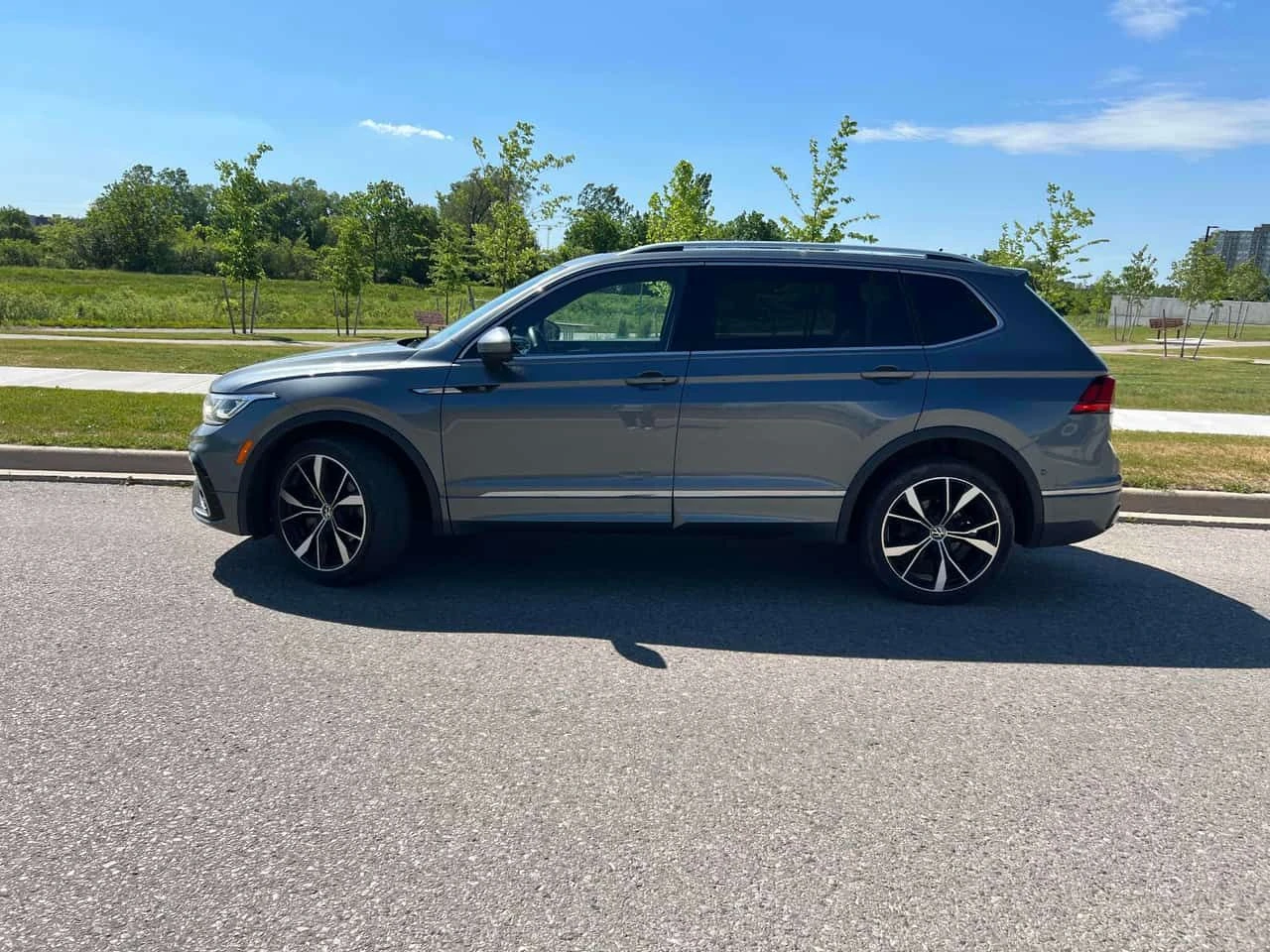 VW Tiguan Highline R Line/ПАНО/ПОДГРЕВ/CARFAX/ФИНАНСИРАНЕ, снимка 3 - Автомобили и джипове - 54904314