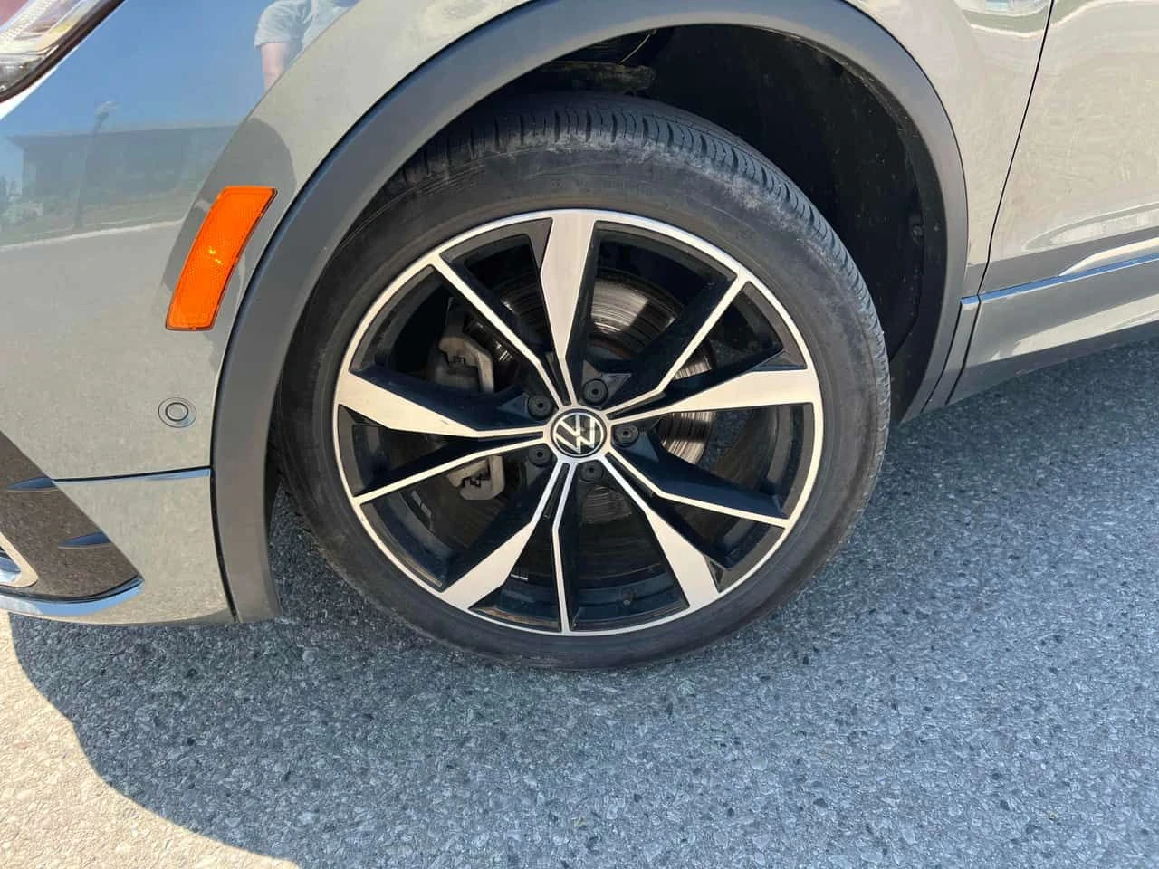 VW Tiguan Highline R Line/ПАНО/ПОДГРЕВ/CARFAX/ФИНАНСИРАНЕ, снимка 11 - Автомобили и джипове - 54904314