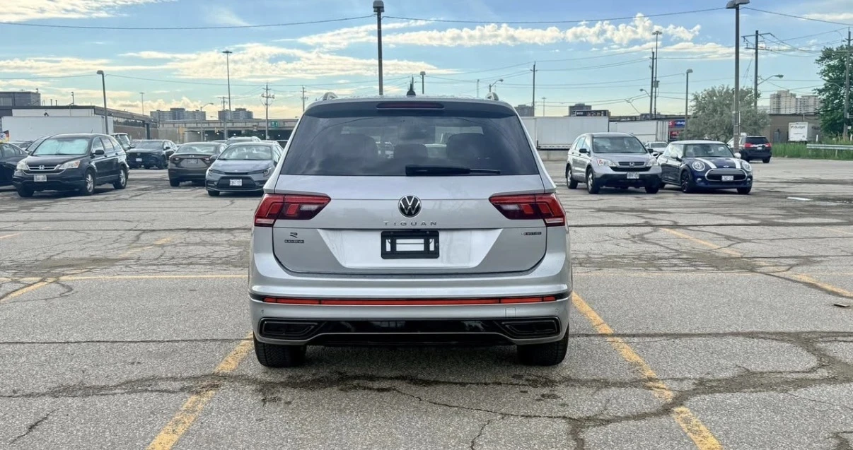VW Tiguan BLACK LINE * R LINE * БЕЗ ИНЦИДЕНТИ * CARFAX * , снимка 6 - Автомобили и джипове - 54971168