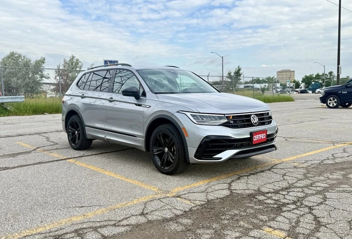 VW Tiguan BLACK LINE * R LINE * БЕЗ ИНЦИДЕНТИ * CARFAX * , снимка 3 - Автомобили и джипове - 54971168