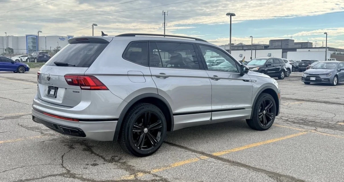 VW Tiguan BLACK LINE * R LINE * БЕЗ ИНЦИДЕНТИ * CARFAX * , снимка 5 - Автомобили и джипове - 54971168