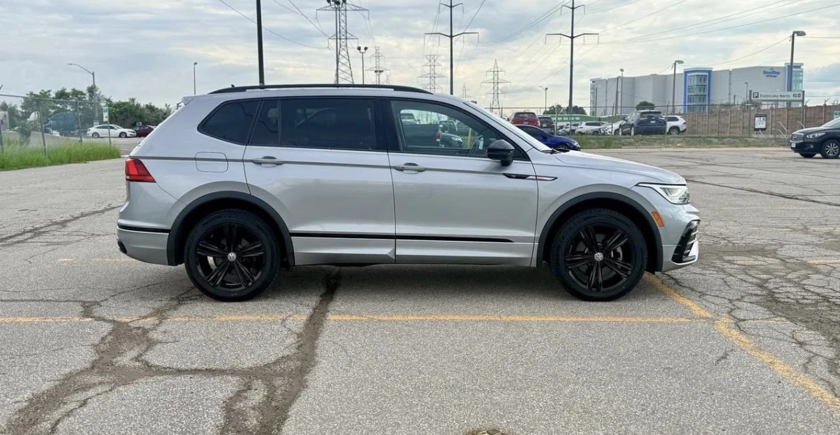 VW Tiguan BLACK LINE * R LINE * БЕЗ ИНЦИДЕНТИ * CARFAX * , снимка 4 - Автомобили и джипове - 54971168