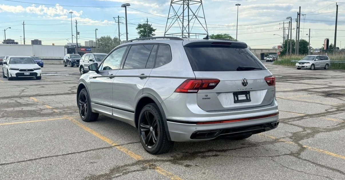 VW Tiguan BLACK LINE * R LINE * БЕЗ ИНЦИДЕНТИ * CARFAX * , снимка 7 - Автомобили и джипове - 54971168